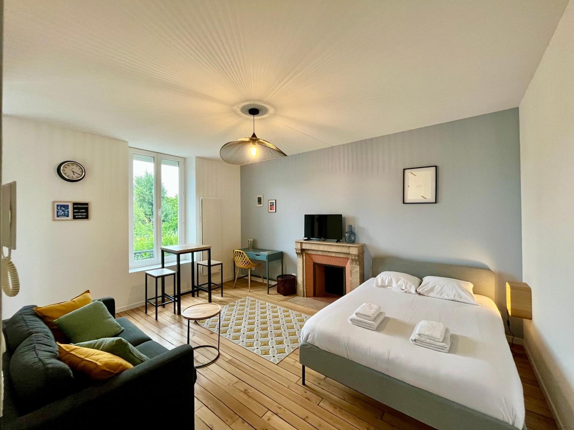 Suite Clovis 6 Reims Esterno foto